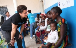 Орландо Блум посетил Либерию - «Актёры»
