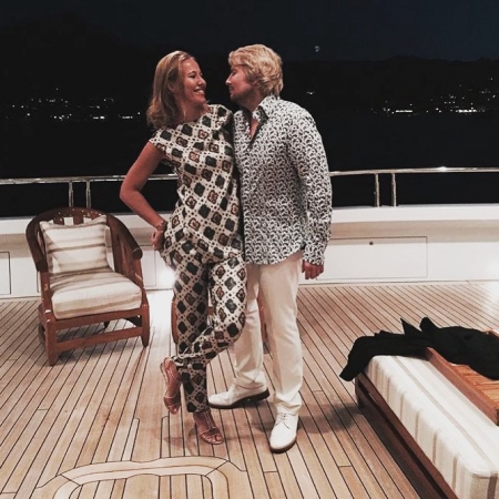 Невеста Баскова продемонстрировала фигуру в смелом бикини (фото)