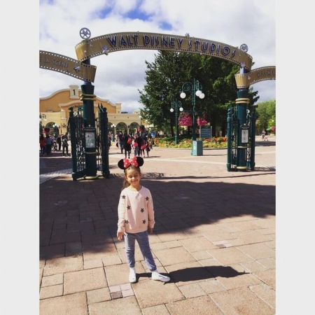 Ксения Бородина отдохнула с дочкой в Диснейленде (фото)