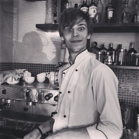 Необычная свадьба в Одессе: ведра мидий для прохожих и торт от невесты (фото)