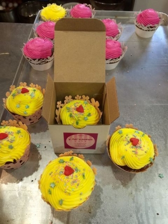 Необычная свадьба в Одессе: ведра мидий для прохожих и торт от невесты (фото)