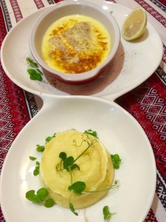 Необычная свадьба в Одессе: ведра мидий для прохожих и торт от невесты (фото)