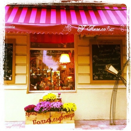 Необычная свадьба в Одессе: ведра мидий для прохожих и торт от невесты (фото)