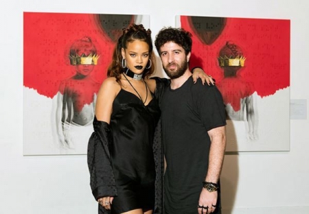 Эпатажная Рианна "ослепла" (фото)