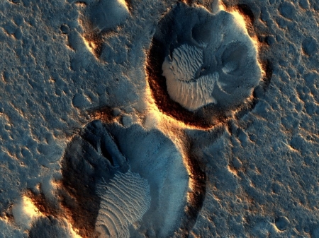 NASA опубликовало реальные фото Красной планеты, где застрял "Марсианин"