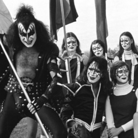 Откровения звезд: Джордж Клуни спал с козами, Джонни Депп изменял, а Карла Бруни уничтожала жен