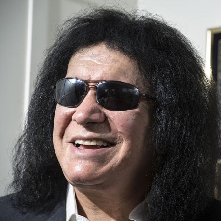 Откровения звезд: Джордж Клуни спал с козами, Джонни Депп изменял, а Карла Бруни уничтожала жен