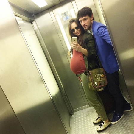 Жена футболиста Жиркова похвасталась стройной фигурой после родов (фото)
