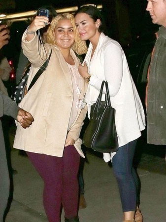 Американская певица опозорилась на глазах у поклонников (фото)