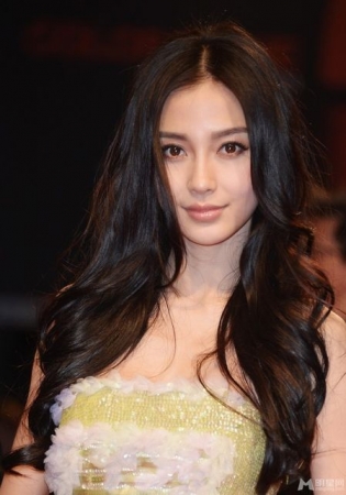 Китайская актриса подверглась проверкам из-за подозрительно красивого лица (фото)