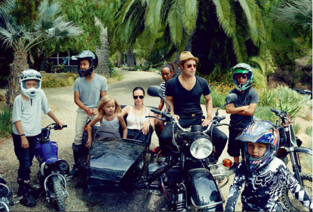 Анджелина Джоли с детьми снялась в чувственной фотосессии для Vogue (фото)