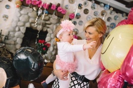 Ириша Блохина показала, как отпраздновала первый день рождения дочери (фото)