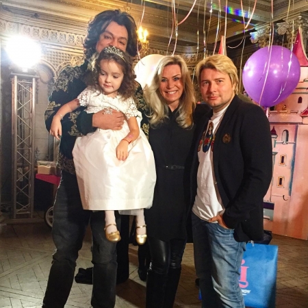 Алла Пугачева привела дочь Лизу на праздник к Киркорову (фото)